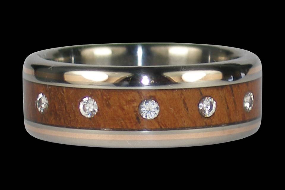 original design and craftsmanship by Hawaii Titanium Rings. A VS cut diamond set in 14k Gold is featured in the top ring.