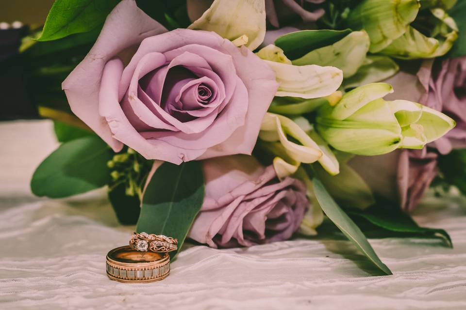 Artistic wedding ring detail