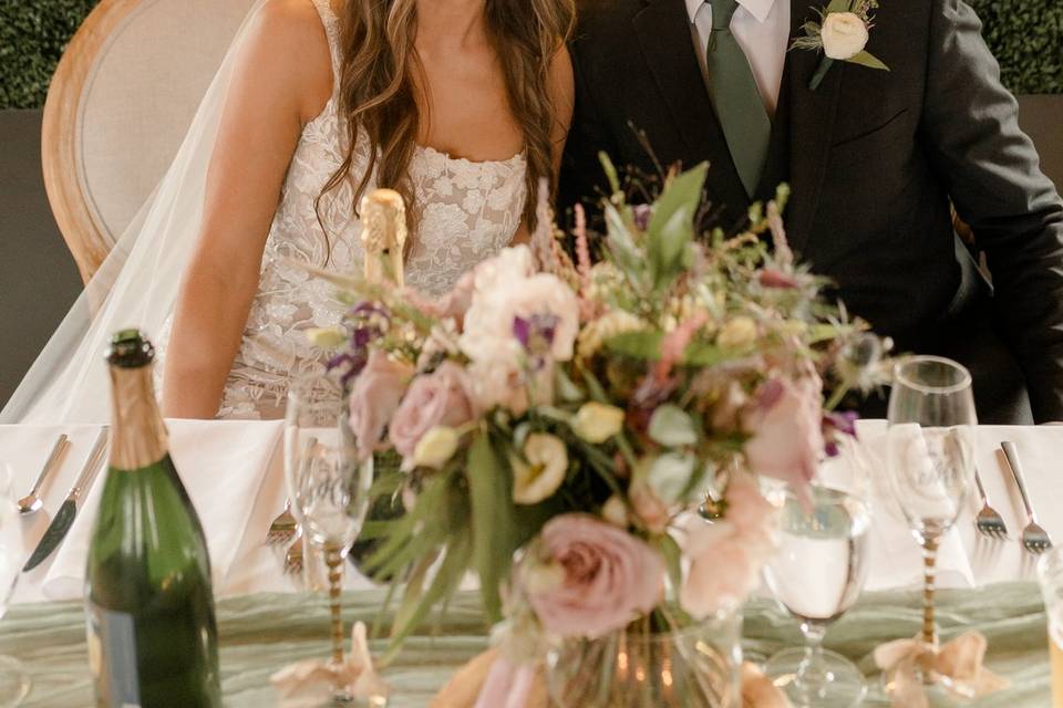 Table + Greenery Arch/Garland