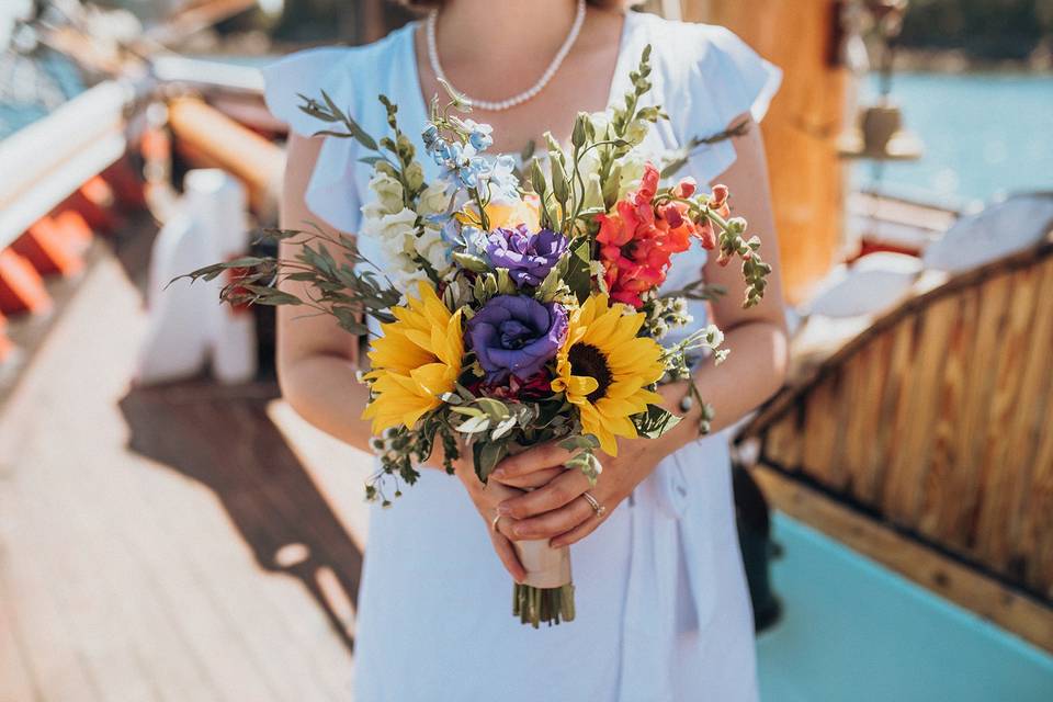 Charming bridal bouquet - photo by Katelyn Mallett