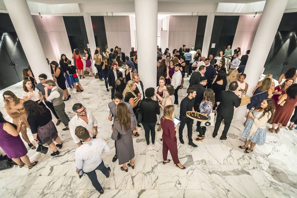 https://cdn0.weddingwire.com/vendor/711297/3_2/960/jpg/1483996621682-the-foyer---reception.jpeg