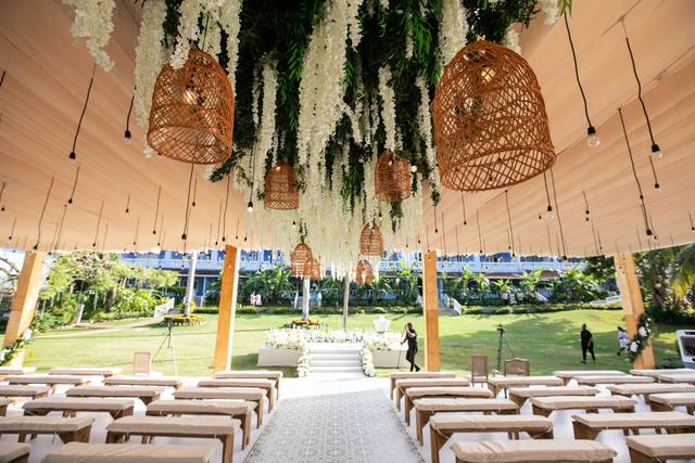 Cascading Floral Aisle