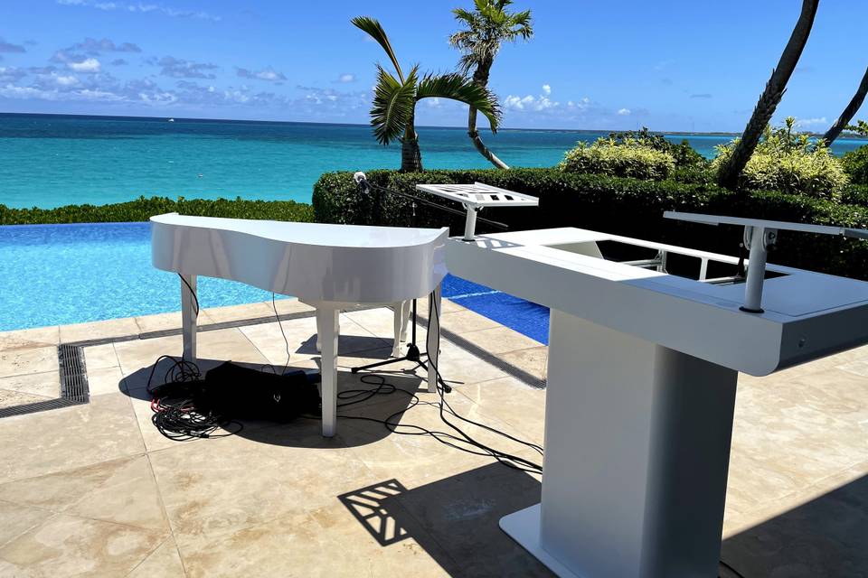 Ocean Club Baby Grand DJ Booth