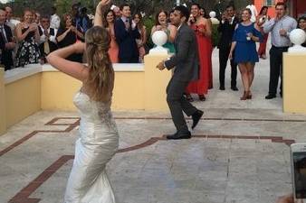 Wedding couple can dance