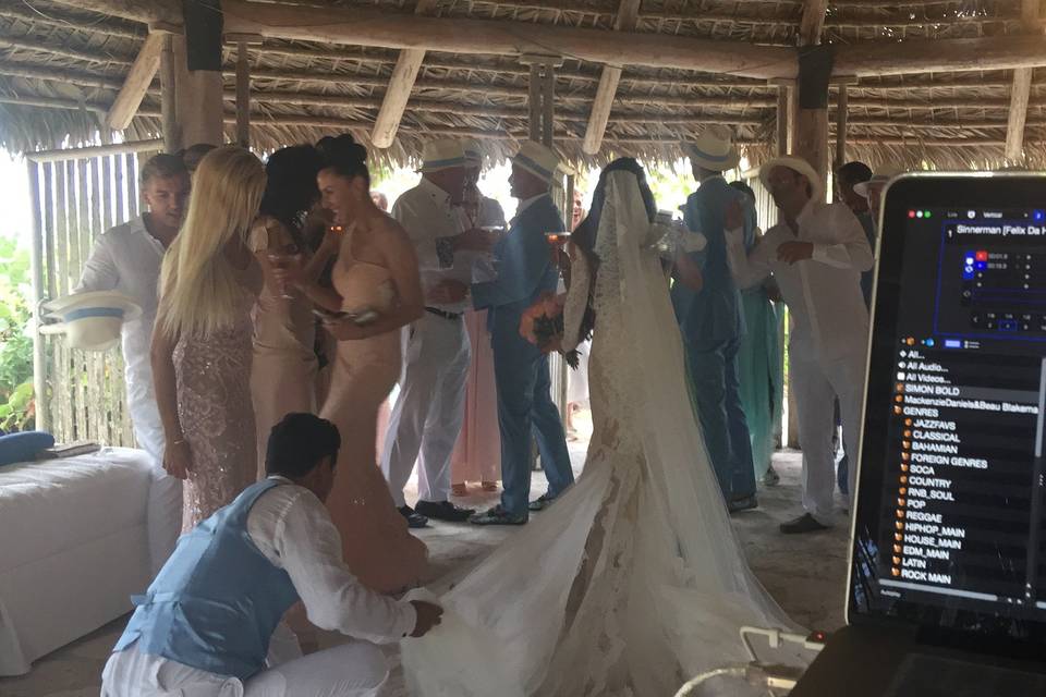 Chill Wedding at Kamalame Cay