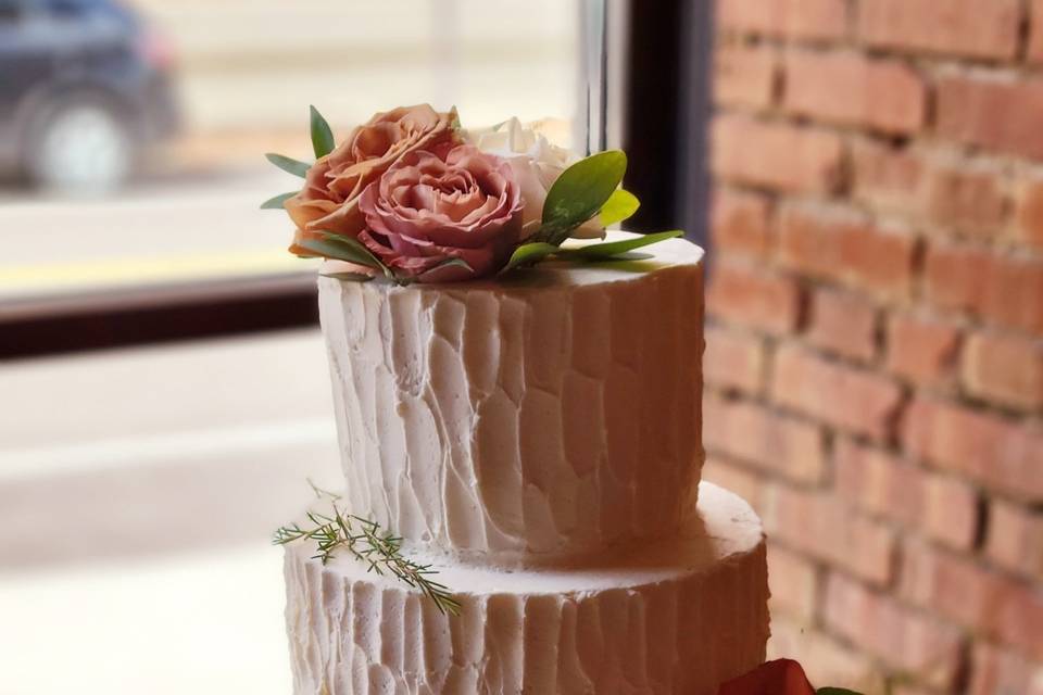 Tree bark-like buttercream