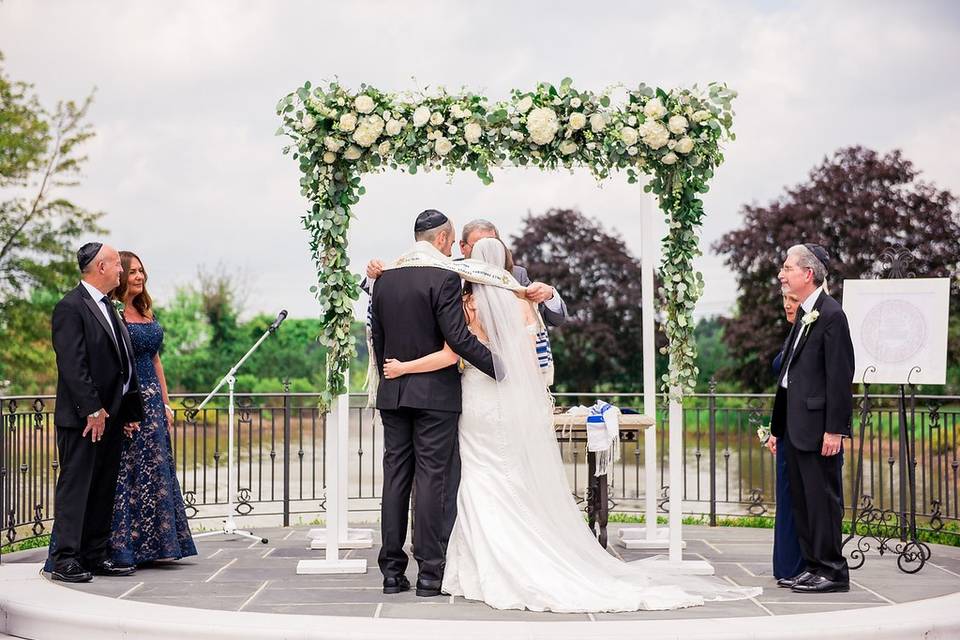 Chuppah at Park Chateau