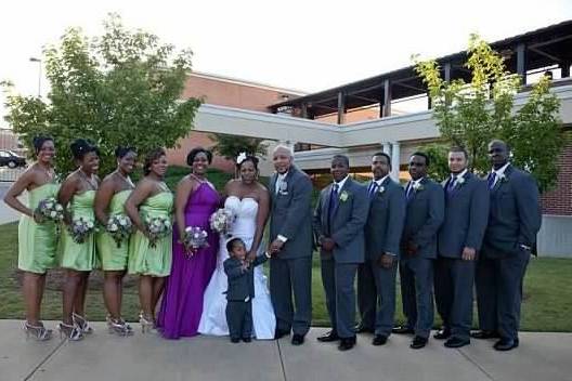 The couple with the bridesmaids and groomsmen