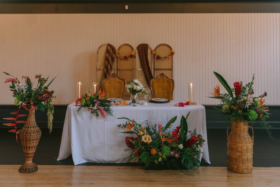 Tropical Sweetheart Table