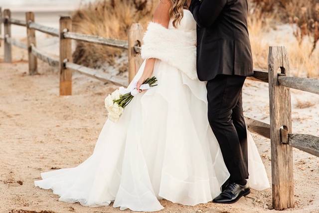 A winter bride on the beach
