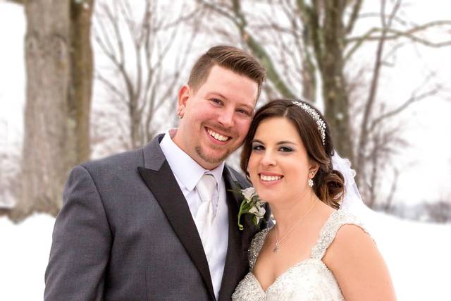 Romantic snowy setting - Sasha Illingworth Photography