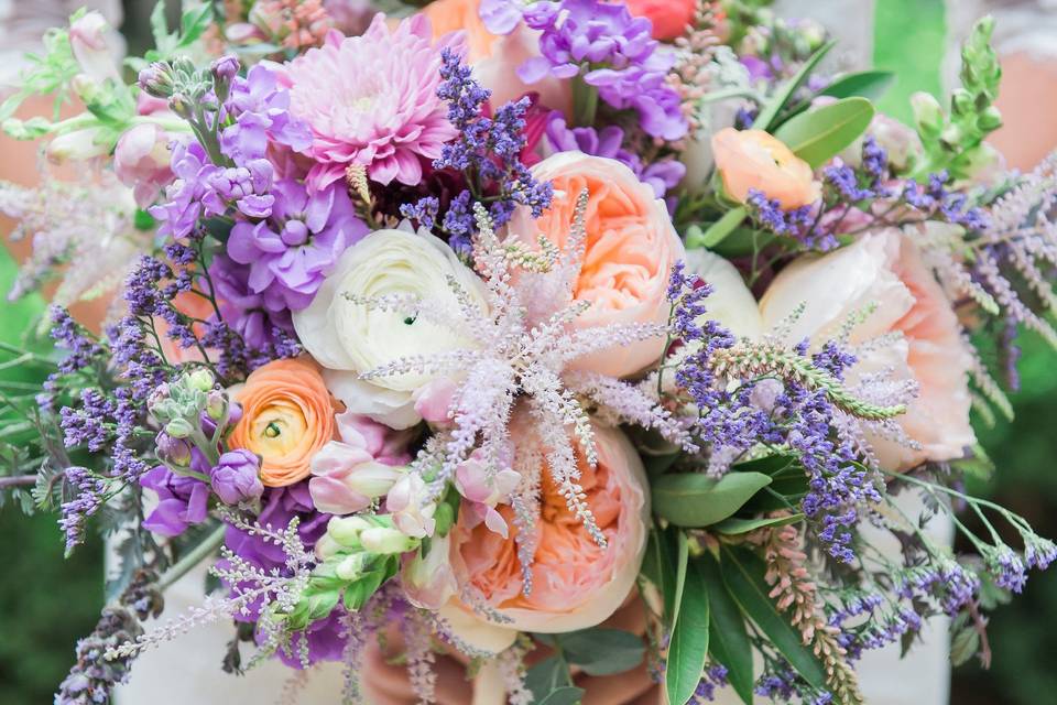 Bride holding her lavender bouquet