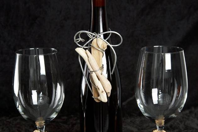Driftwood Bottle Topper & Wine Glass Set