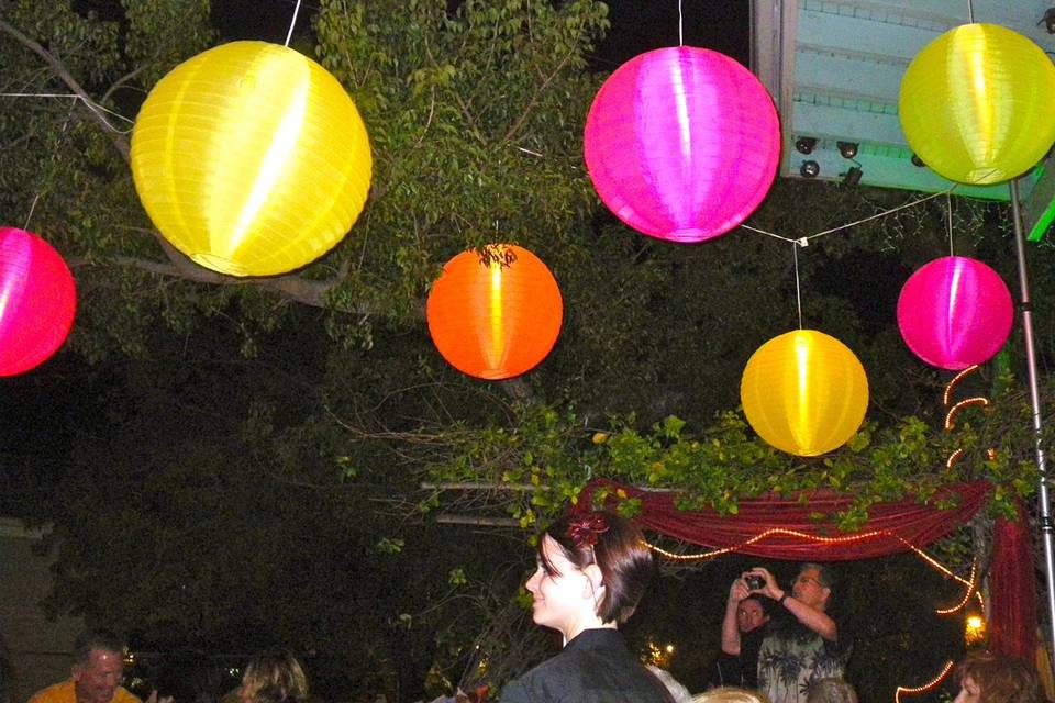 Outdoor reception with lighted Chinese lanterns.