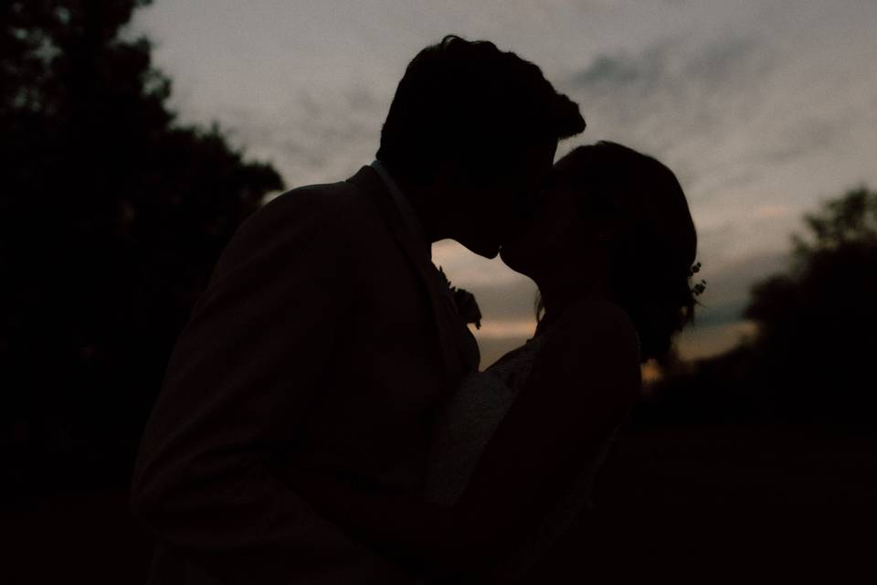Couple kiss
