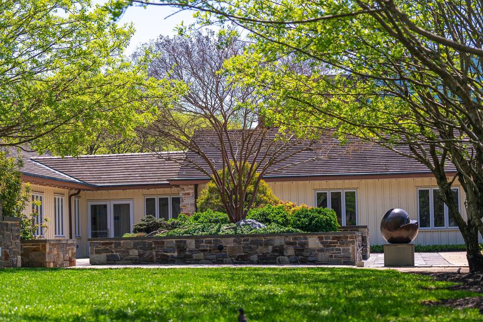 Alumnae/i House: Courtyard