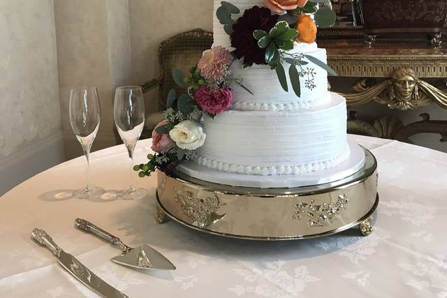 Wedding cake with flowers