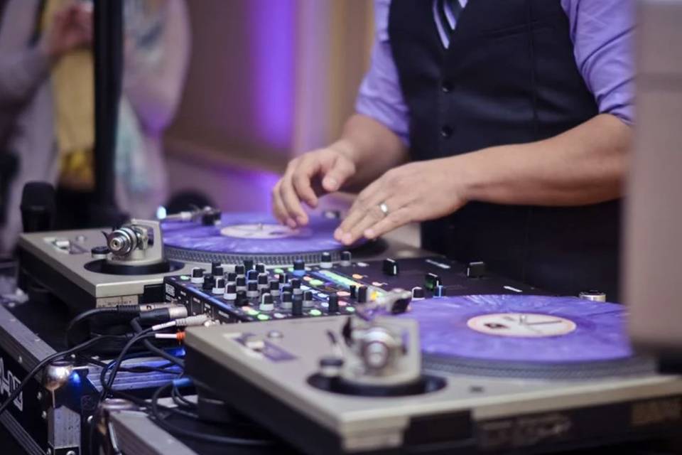 Take Five Entertainment - DJ - Cincinnati, OH - WeddingWire