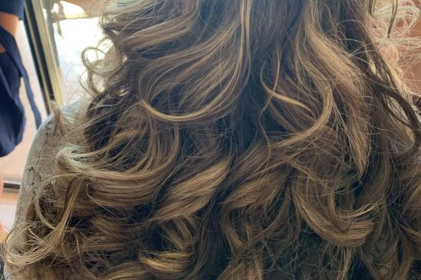 Voluminous curls