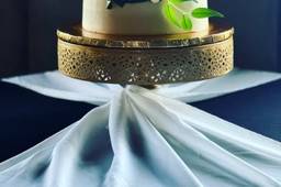 Cake table decor + photo by me