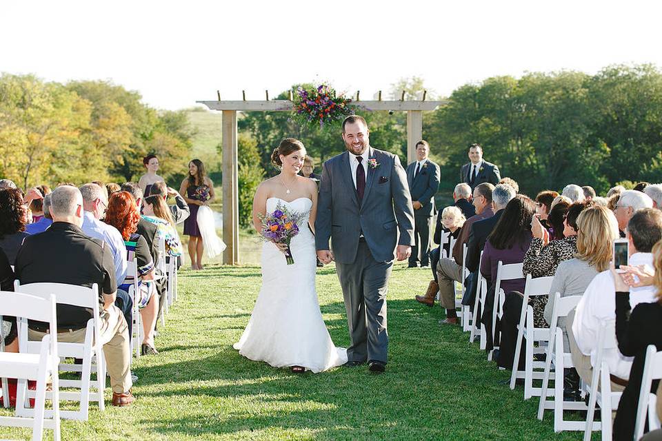 Kiss under the arch