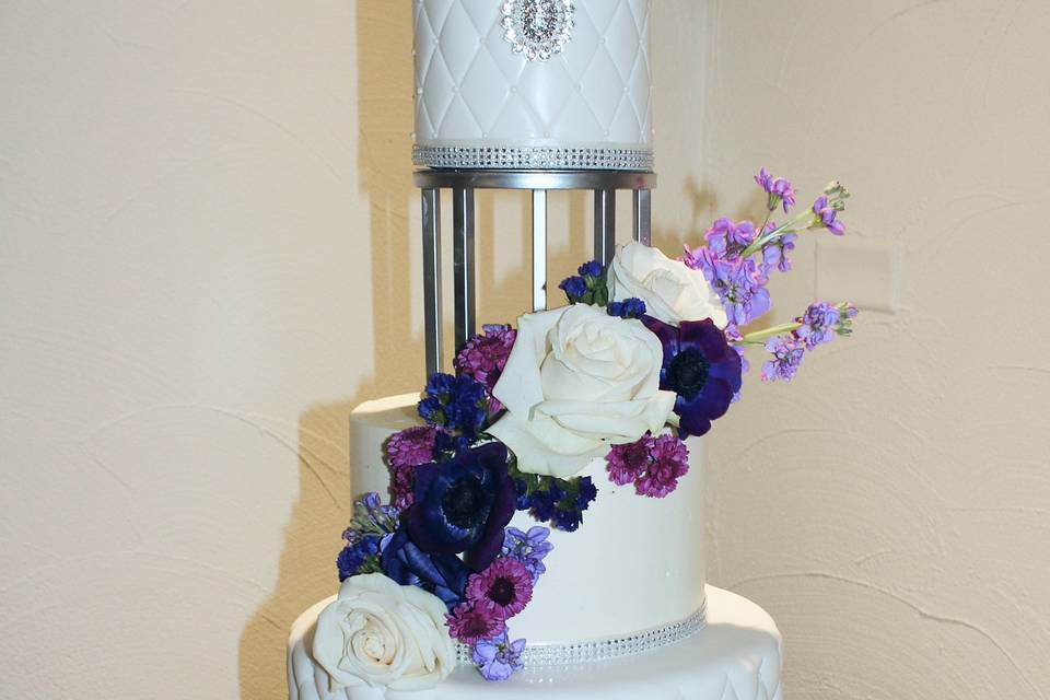 3 tier wedding cake with space
