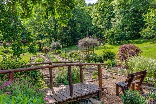 Butterfly Hollow Bed and Breakfast