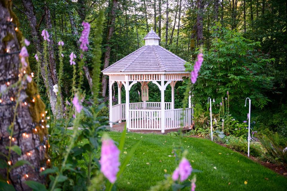 The white gazebo