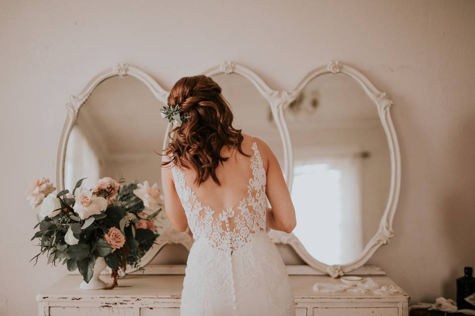 Bridal portrait with bouquet