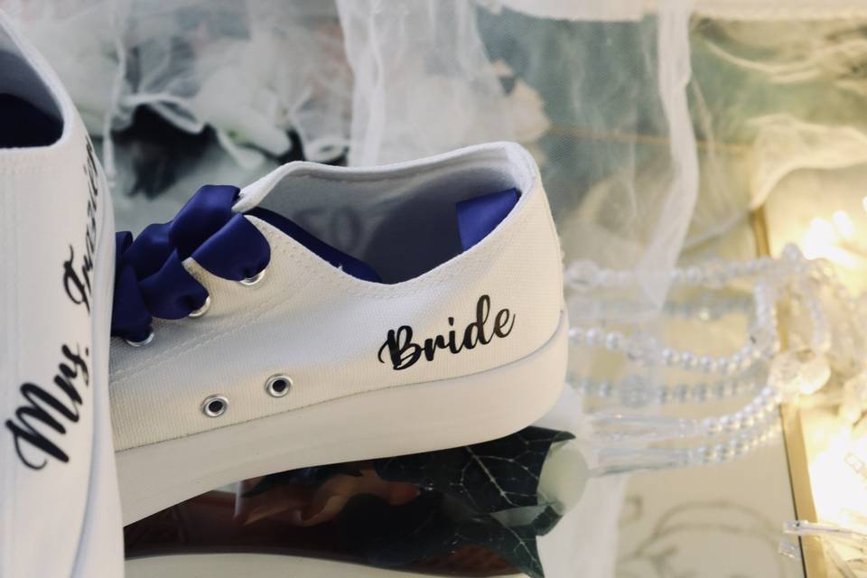 Bride customized shoes