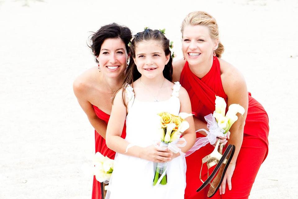 Bridesmaid with the flower girl