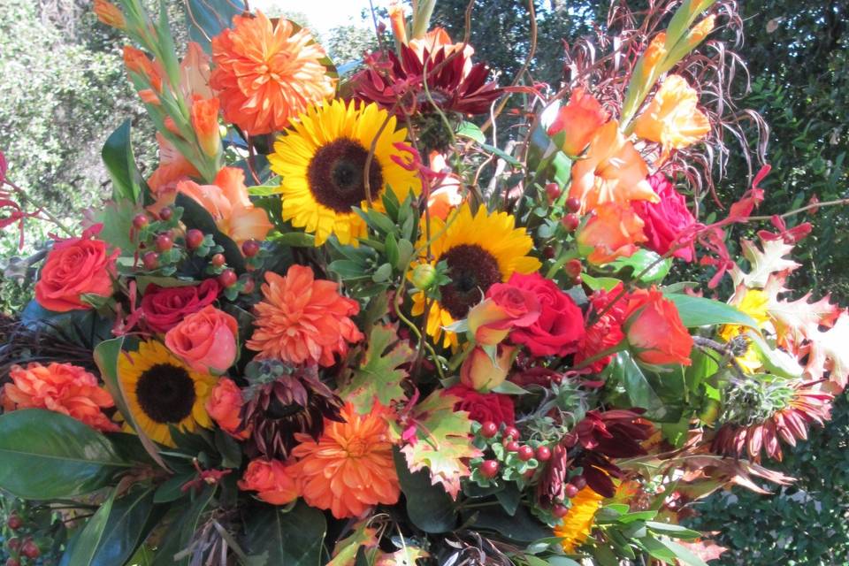 Lush Fall ceremony arrangement