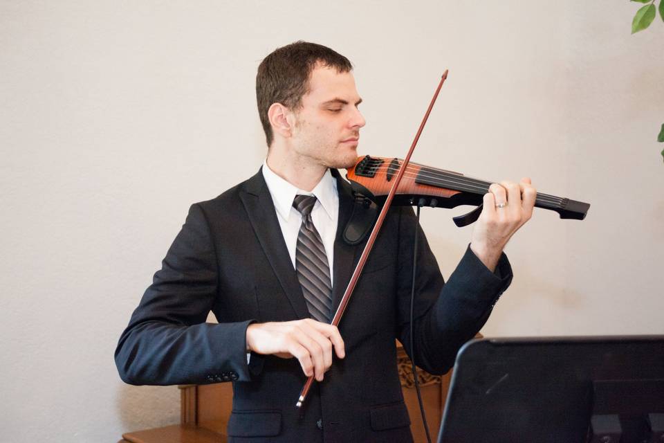 Shawn Boucke - Violinist