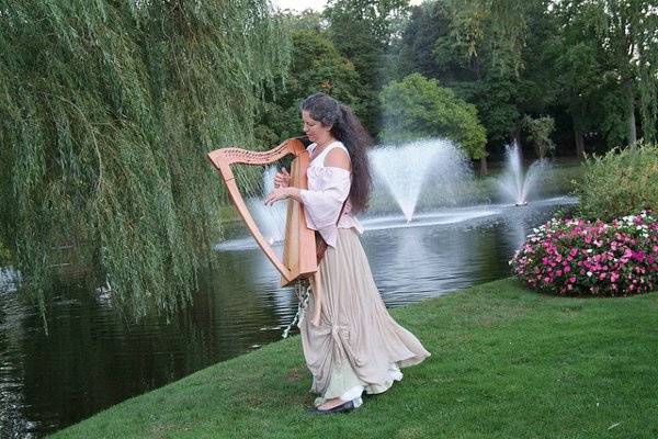 Harpist Janet King