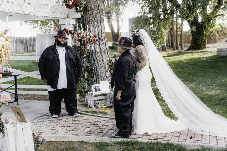 Couple meeting at reception