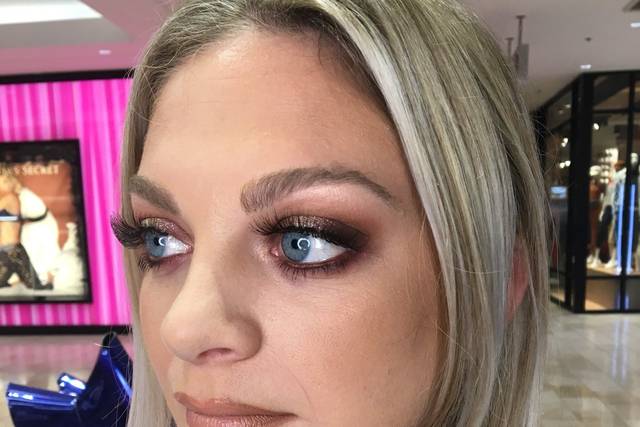 Strong eye look