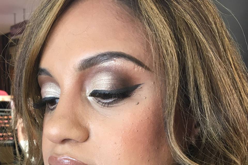 Classic winged liner
