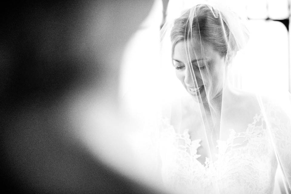 Bride arrives at church