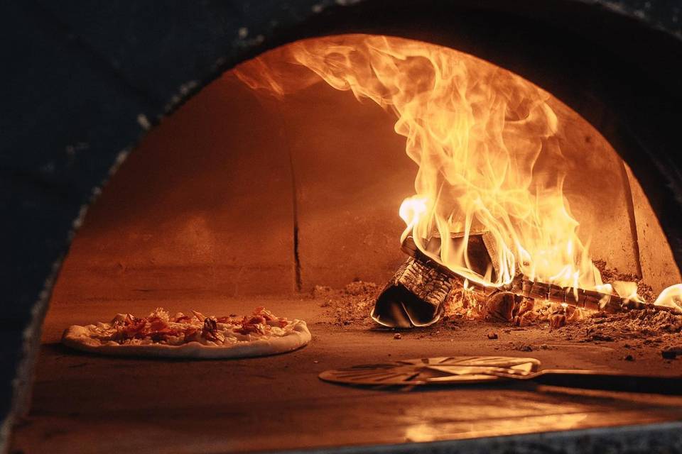 Toss 'n' Fire Wood-Fired Pizza