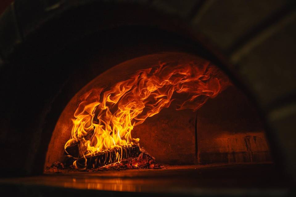 Toss 'n' Fire Wood-Fired Pizza