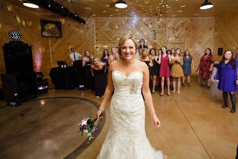 Bridal ouquet toss