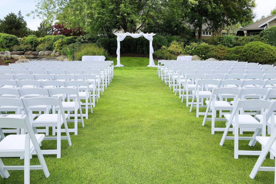 Outdoor ceremony at the golf course