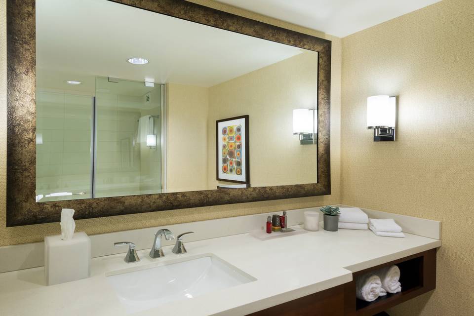 Guest room Bathroom - Denver Marriott Westminster