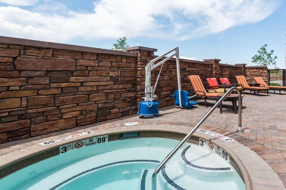 Outdoor Hot Tub - Denver Marriott Westminster