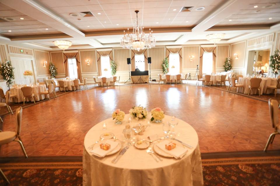 Photographer: Kelli Wyland PhotographyReception: Country Club of York