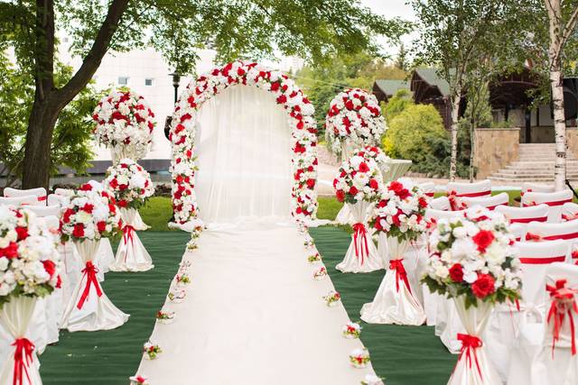 Red & White Garden Ceremony