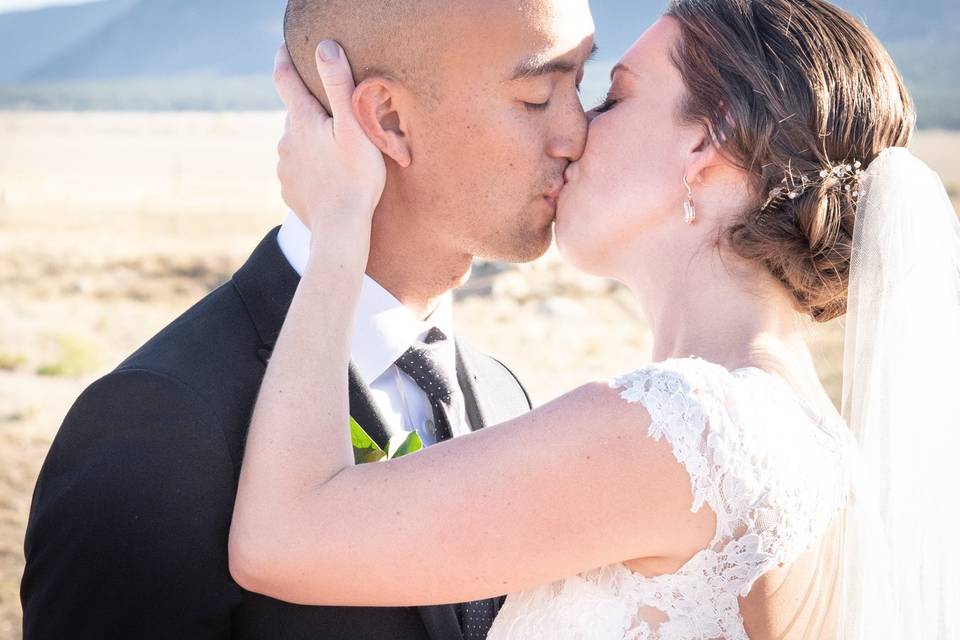 Buena Vista wedding - romantic kiss