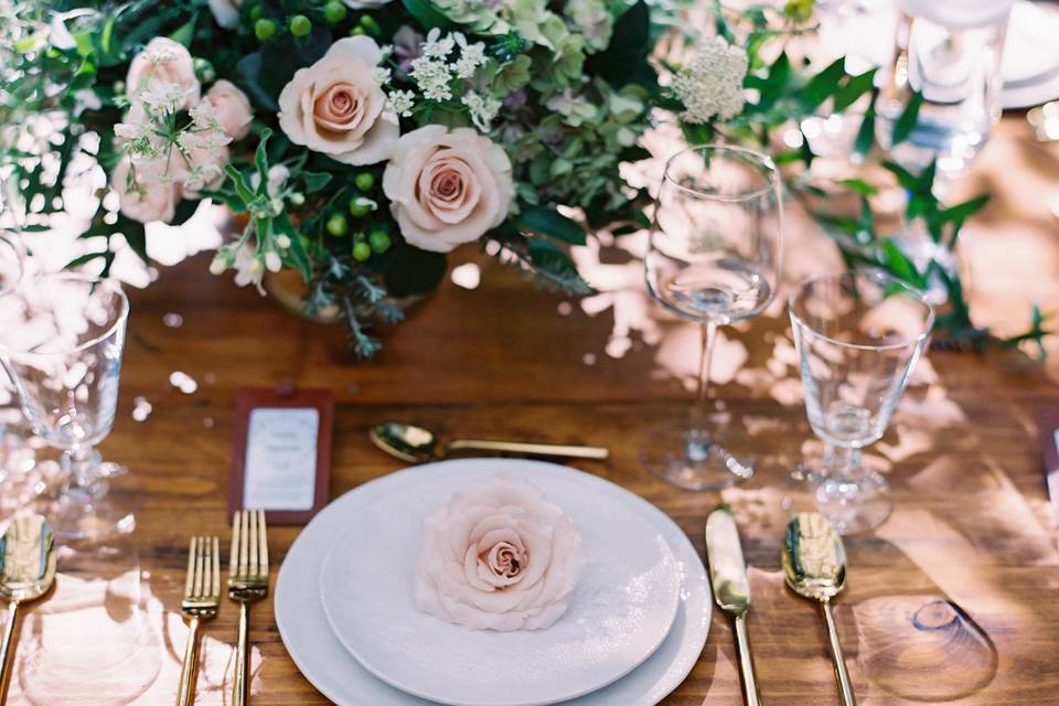 Gorgeous rose + gold hues.