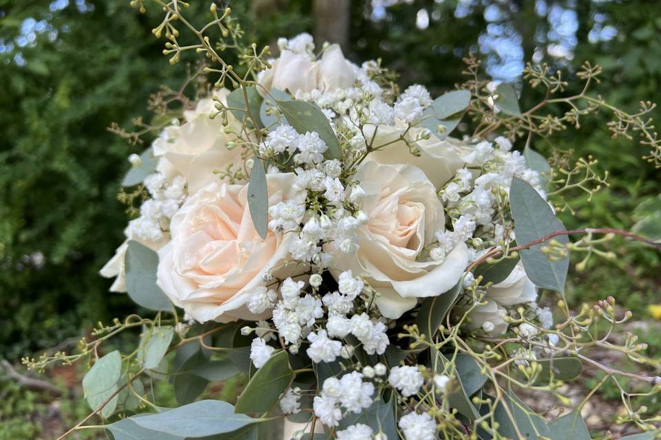 Ivory rose bouquet