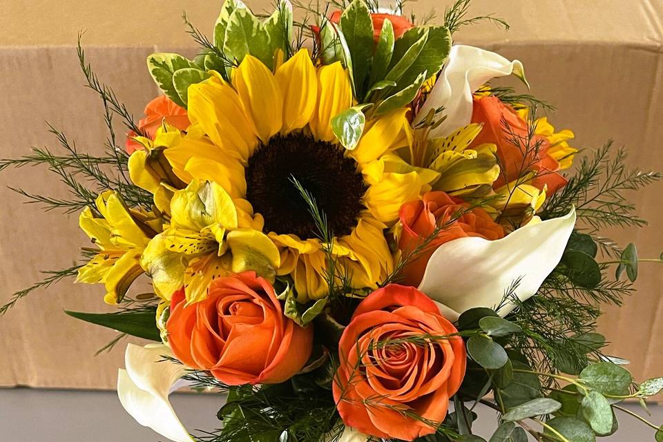 Orange roses and sunflower